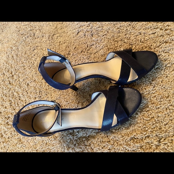 Kelly & Katie size 7.5 heels - Picture 3 of 8